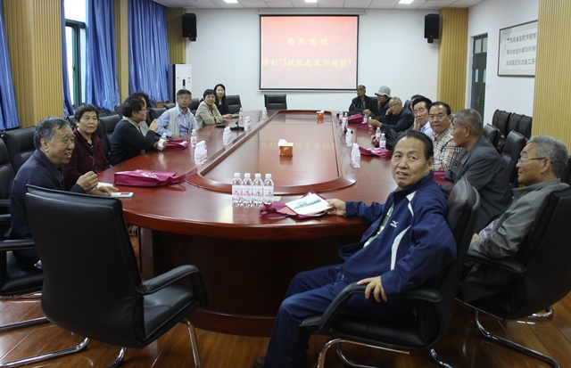 炼制73级校友返校座谈  孙伟摄影