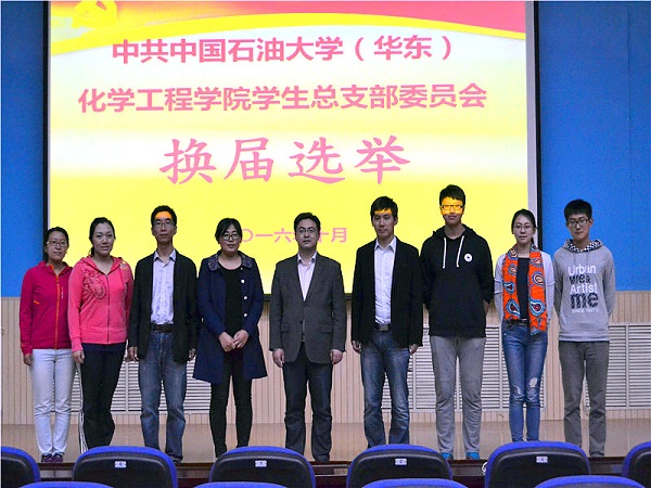 新一届学生党总支委员会委员合影  王永鑫摄影