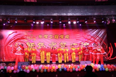 应化系节目《红红中国结》