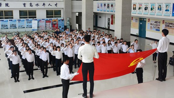 新党员入党宣誓、老党员重温入党誓词 魏孟吉摄影.jpg 新党员入党宣誓、老党员重温入党誓词 魏孟吉摄影.jpg