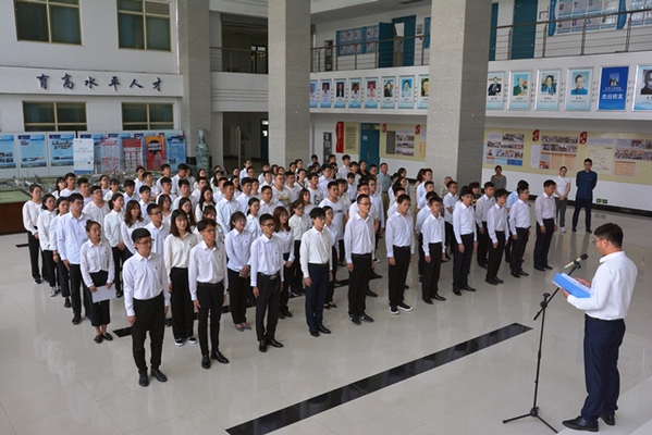 新党员代表赵洪飞发言 吴拨摄影.JPG 新党员代表赵洪飞发言 吴拨摄影.JPG