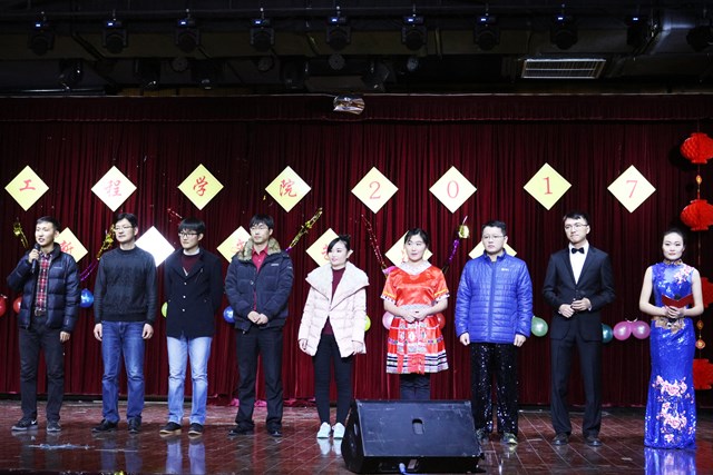 新进教职工发言 许晨杰摄影 新进教职工发言 许晨杰摄影