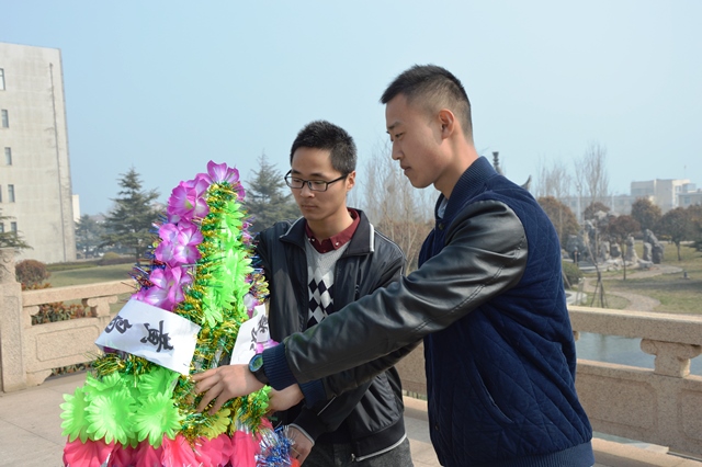 敬献花圈 梁宇哲摄影 敬献花圈 梁宇哲摄影