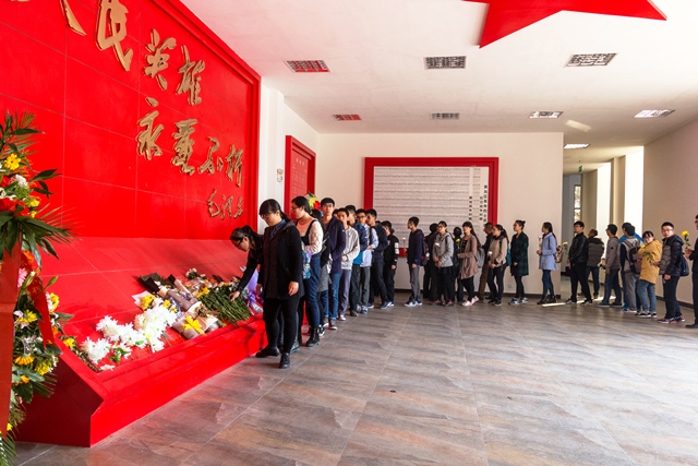 献花祭英烈 刘冰摄影 献花祭英烈 刘冰摄影