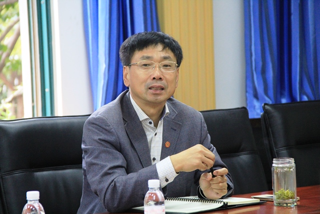 学院党委书记冯宝鹏发表讲话 魏孟吉摄影 学院党委书记冯宝鹏发表讲话 魏孟吉摄影