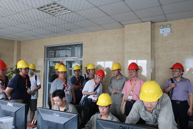 参观惠城环保科技DCS控制室