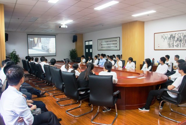 党员观看庆祝建党95周年视频 朱子超摄影 党员观看庆祝建党95周年视频 朱子超摄影