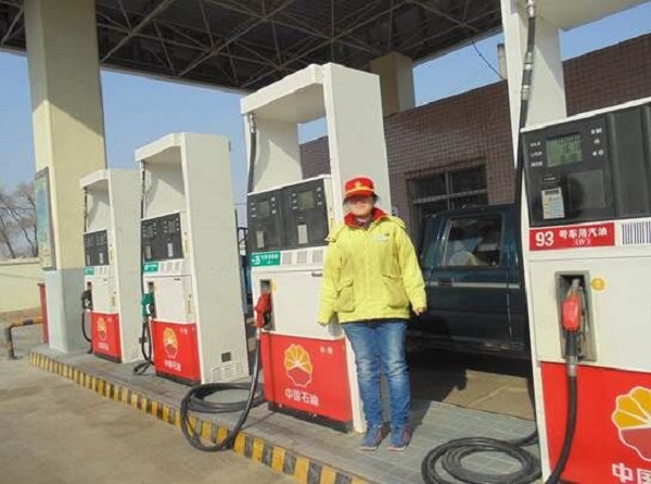 学院学生在赤峰柴胡栏子黄金矿业有限公司加油站实习 学院学生在赤峰柴胡栏子黄金矿业有限公司加油站实习