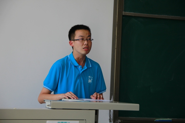 本科生党员代表讲话 杨晓莹摄影