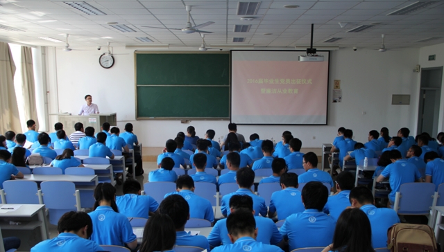 出征仪式现场 杨晓莹摄影