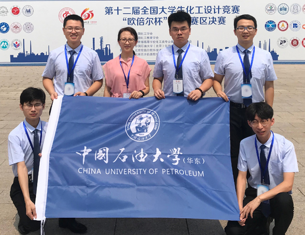 我校参赛师生合影