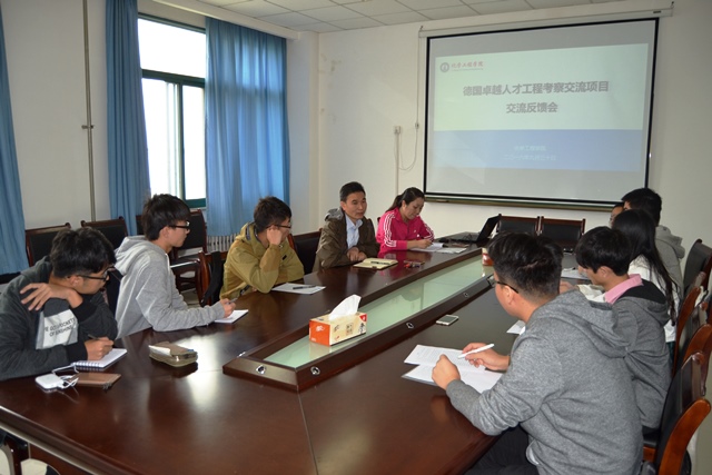 副院长黄方发言 魏孟吉摄影