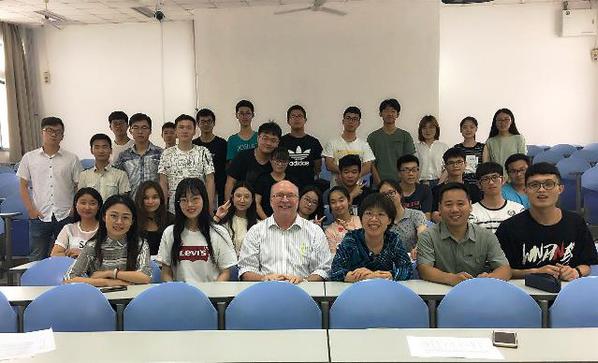 《大气污染管控前沿》课堂合影