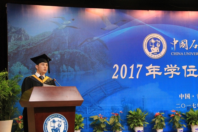 本科生代表赵绍磊发言 魏孟吉摄影 本科生代表赵绍磊发言 魏孟吉摄影