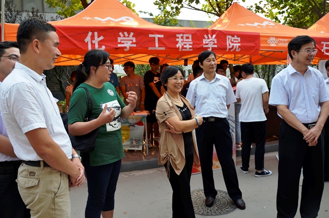 校领导一行看望学院研究生迎新 刘鑫鑫摄影 校领导一行看望学院研究生迎新 刘鑫鑫摄影