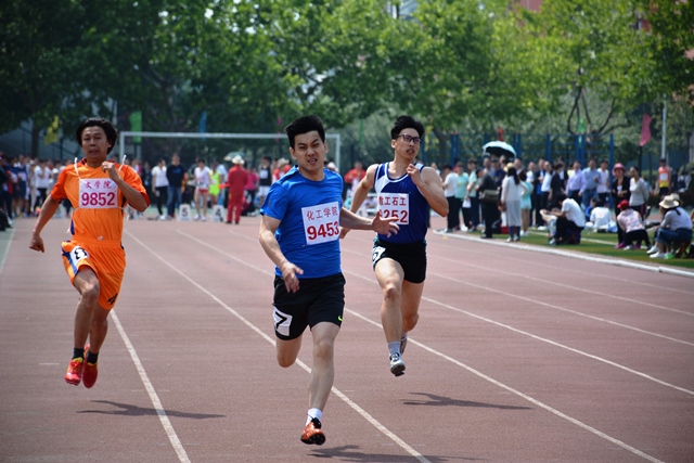 教工男子丙组100米 魏孟吉摄影 教工男子丙组100米 魏孟吉摄影